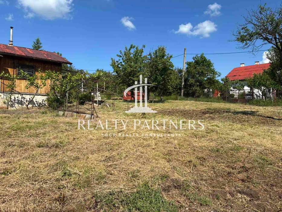 Продава КЪЩА - с. Расник, обл. Перник