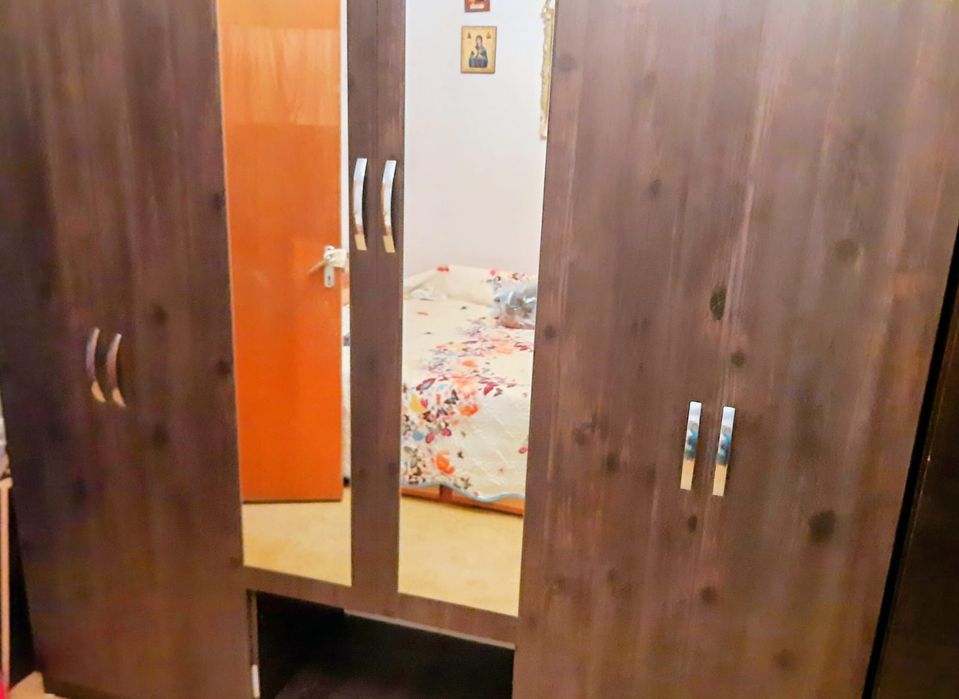 Sifonier cu 6 usi cu 2 oglinzi aproape nou ,nefolosit