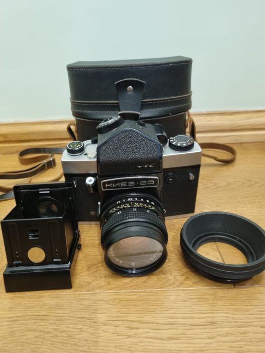 Aparat foto format mediu Kiev 60 nou