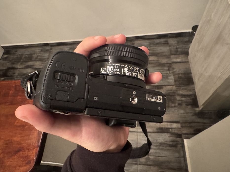 Фотоапарат Sony A6300 с обектив