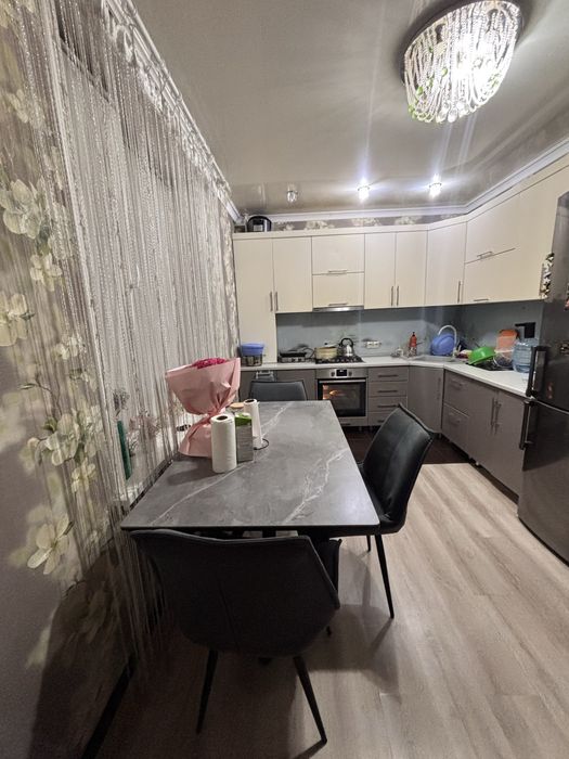 Кухонный каменный стол