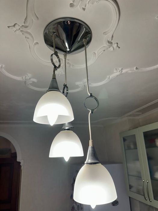 Продам срочно люстру