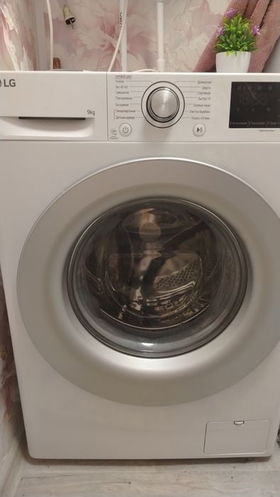 Продаётся стиральная машина LG 9 кг почти новая