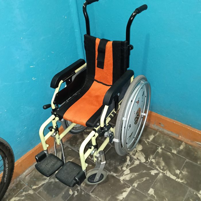 Детская инвалидная коляска