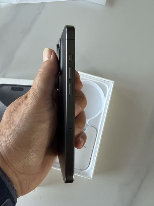Iphone 15 pro ca nou cumparat de la Altex