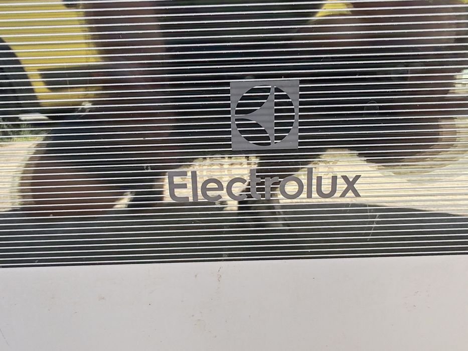 Свободно стояща печка с индукционни котлони Електролукс Elektrolux със само почистване Pirolise 2 години Гаранция!