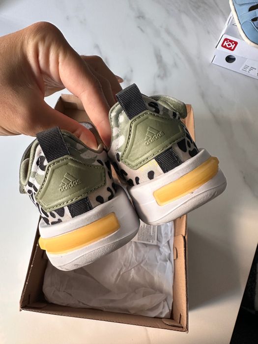Бебешки маратонки Adidas Lion King