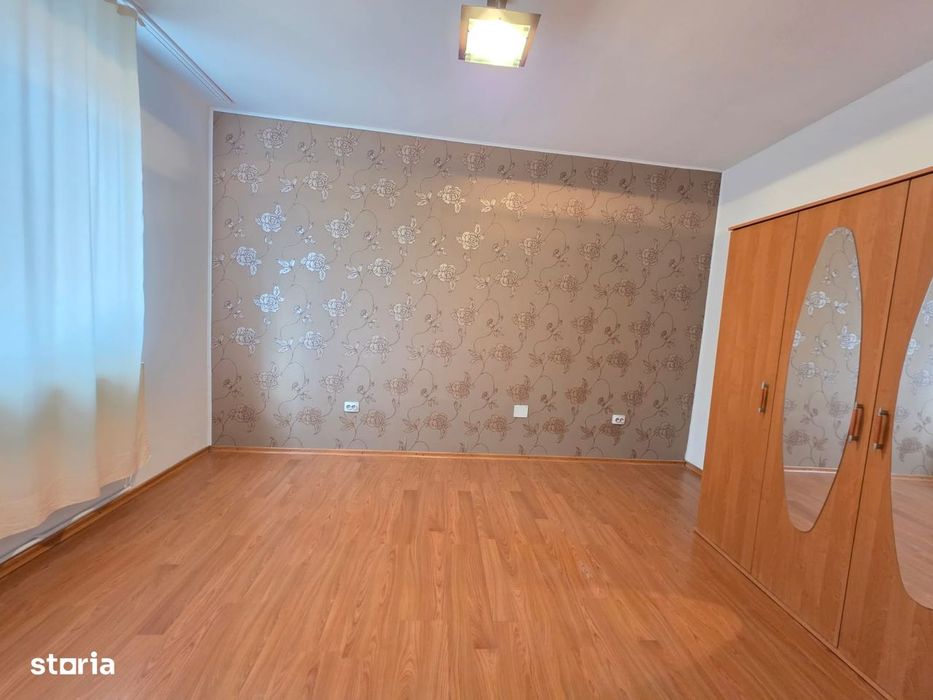Casă zona Pieței Mari, din cărămidă, renovat recent, 4 camere