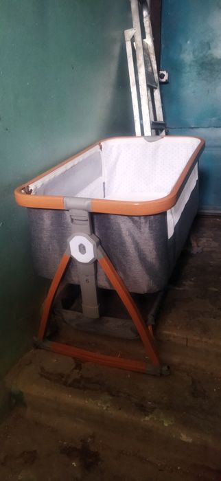 Продается манеж для новорожденных
