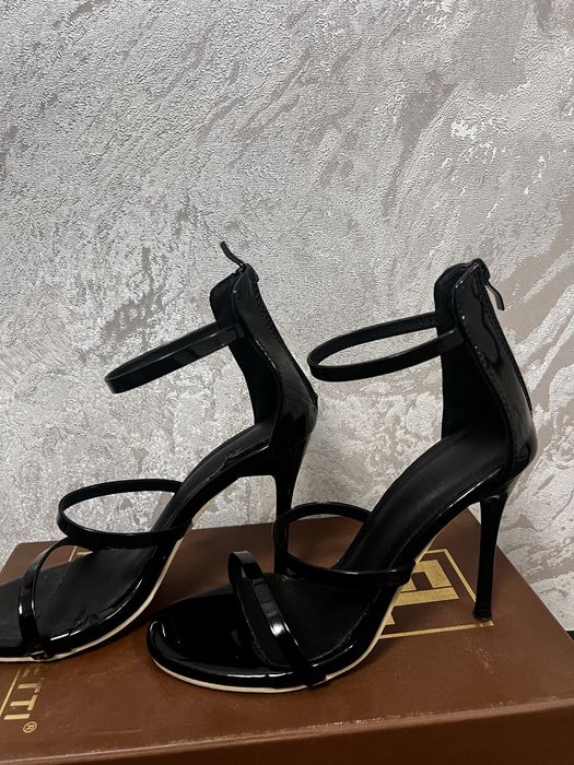 Каблук чёрныйййй