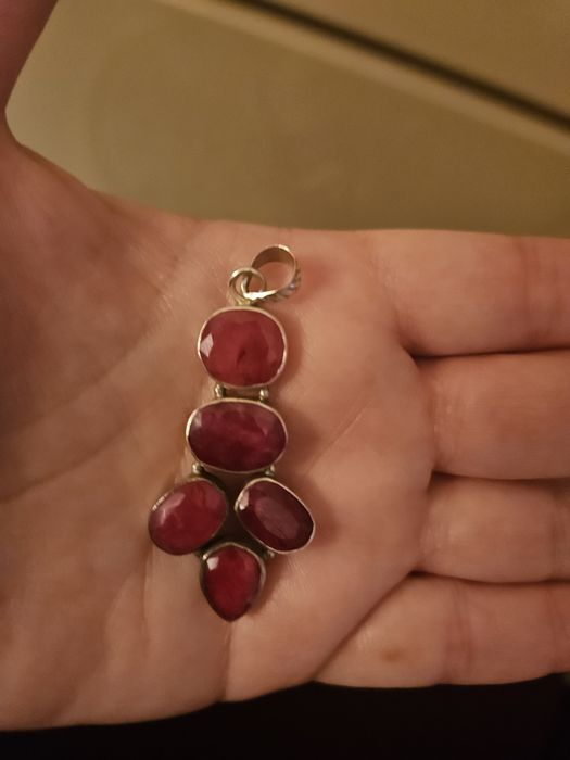 Vând pandant superb din argint 925 si rubine