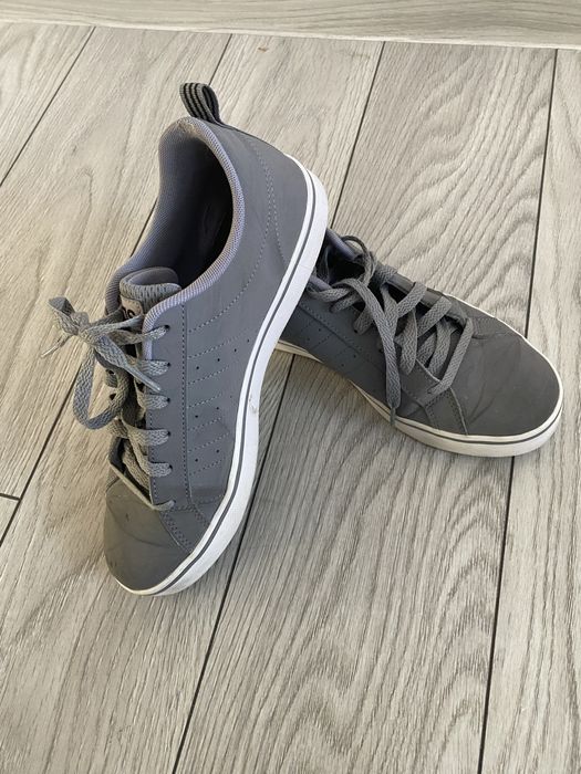 Vand tenisi barbati marimea 40