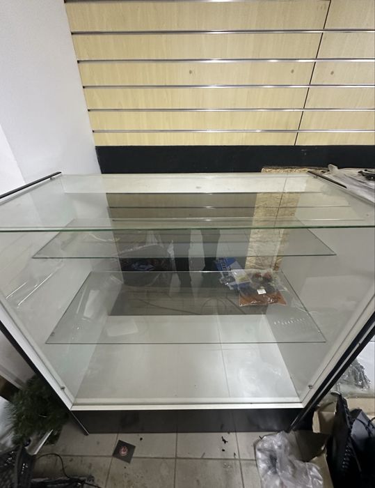 Витрины продам торговые
