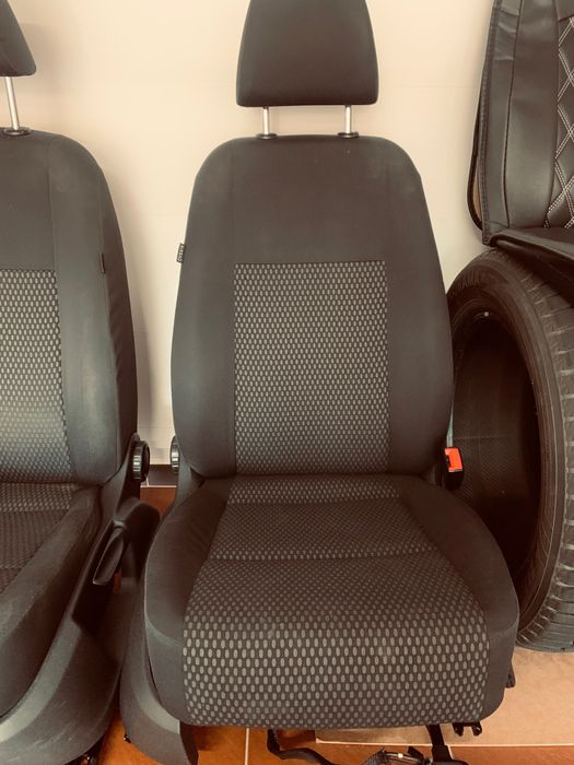 Седалки за Тигуан 2011