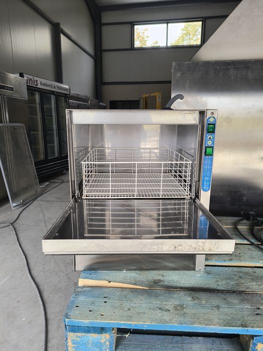 Подбарова чашомиялна -- Италия