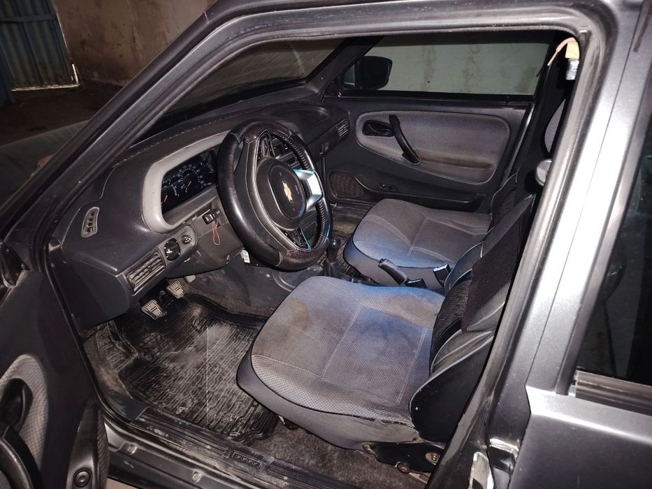 Lada 2115 sotiladi