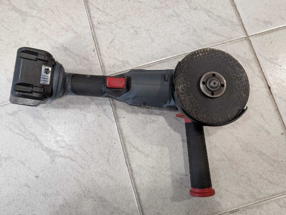 Акумулаторен комплект 18v Graphite. Винтоверт, ъглошлайф, циркуляр.