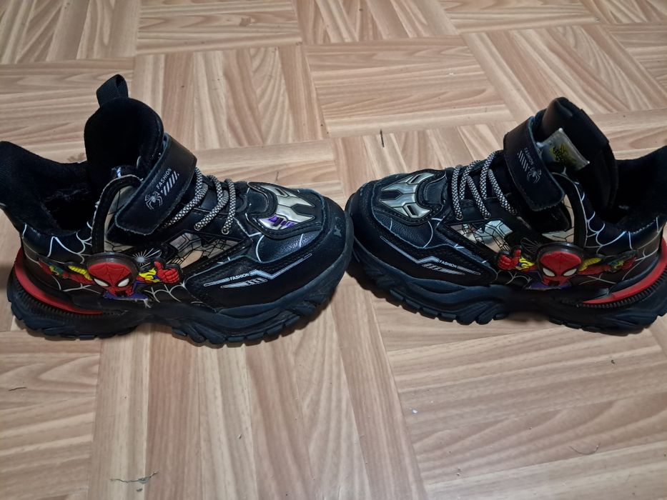 Кроссовки детские