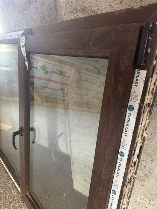 2 ferestre pvc stejar inchis 146x116cm