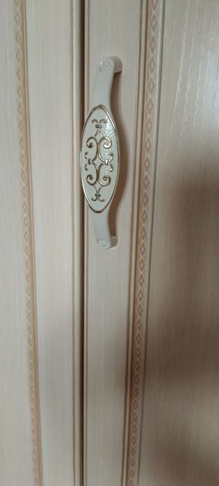 Продам шкаф спальный