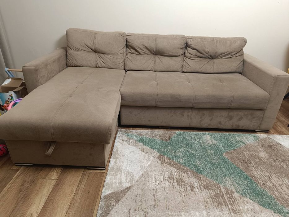 Диван с място за съхранение