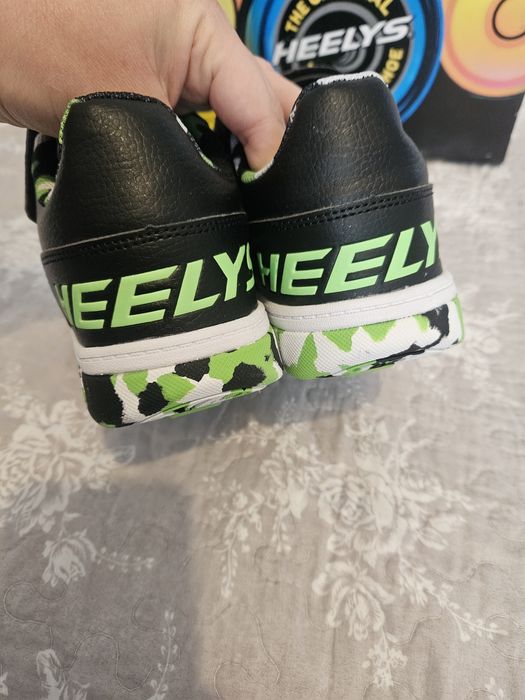 Incalatari cu role Heelys masura 35, noi
Se pot folosi cu 2 ro