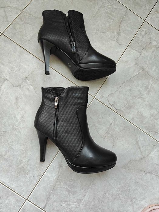 Дамски черни  боти