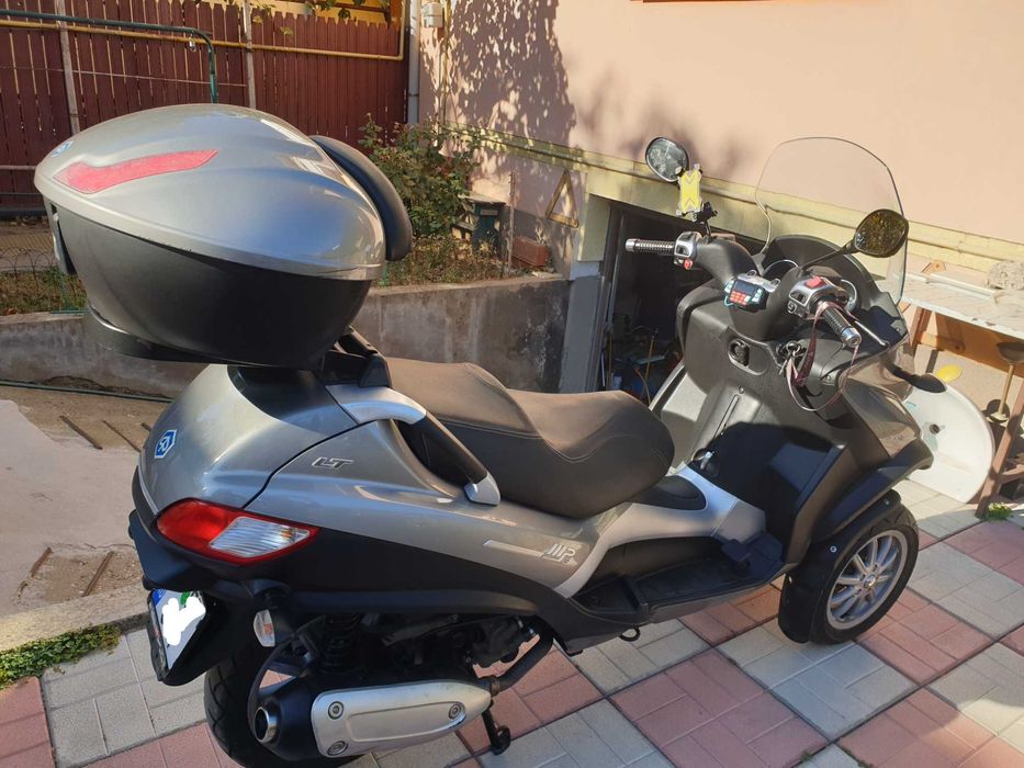 scuter Piaggio MP3 LTE 300 IE varianta L5e ,se conduce cu permis cat.B