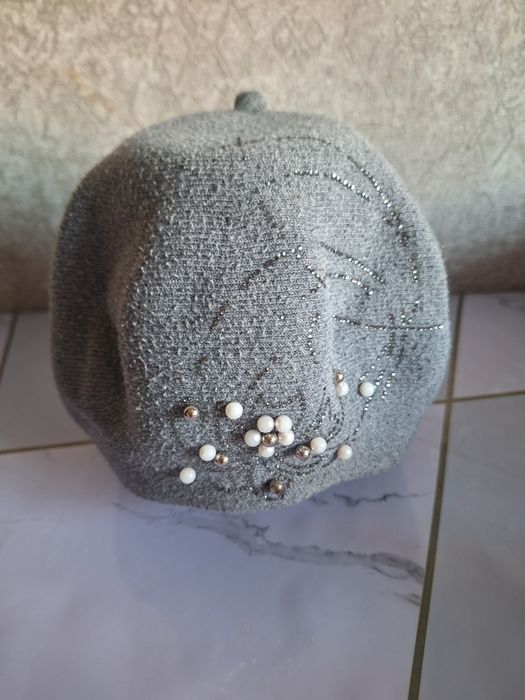 Продам берет женский.