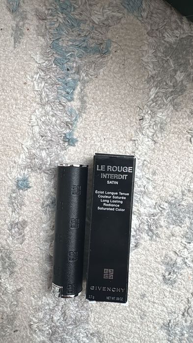 Помада румяна духи