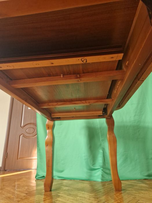 Большой стол в гостиную