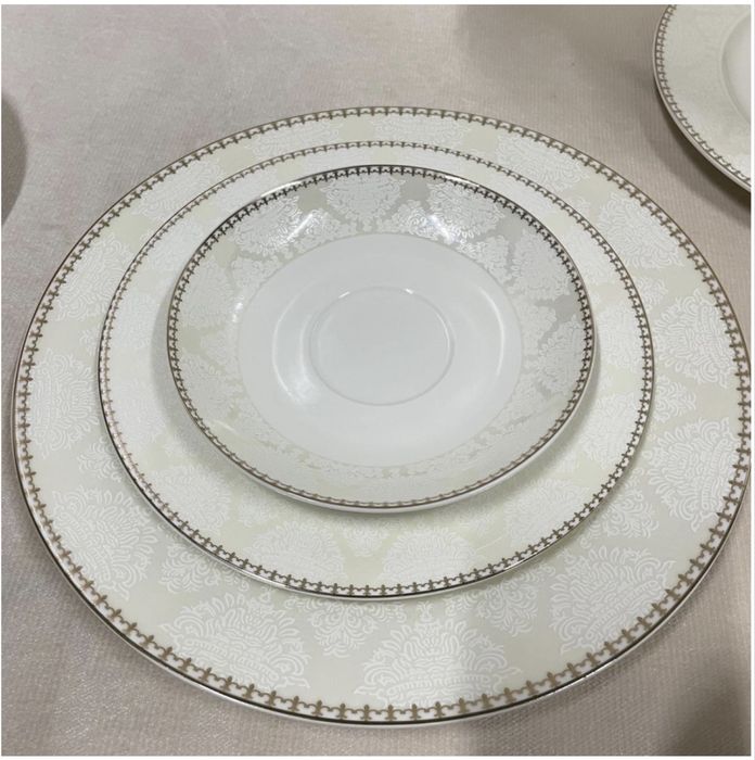 Сервиз на 12 персон, 105 предметов