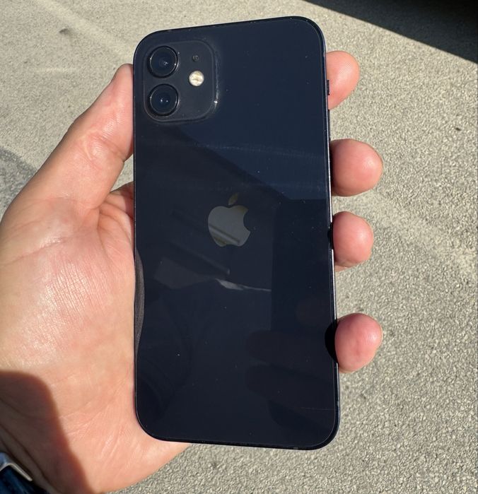 iPhone 12 128GB 85% батерия Много добро състояние.