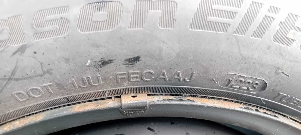 jante (4 prezoane) +anvelope 185/60/R14-all season +capace