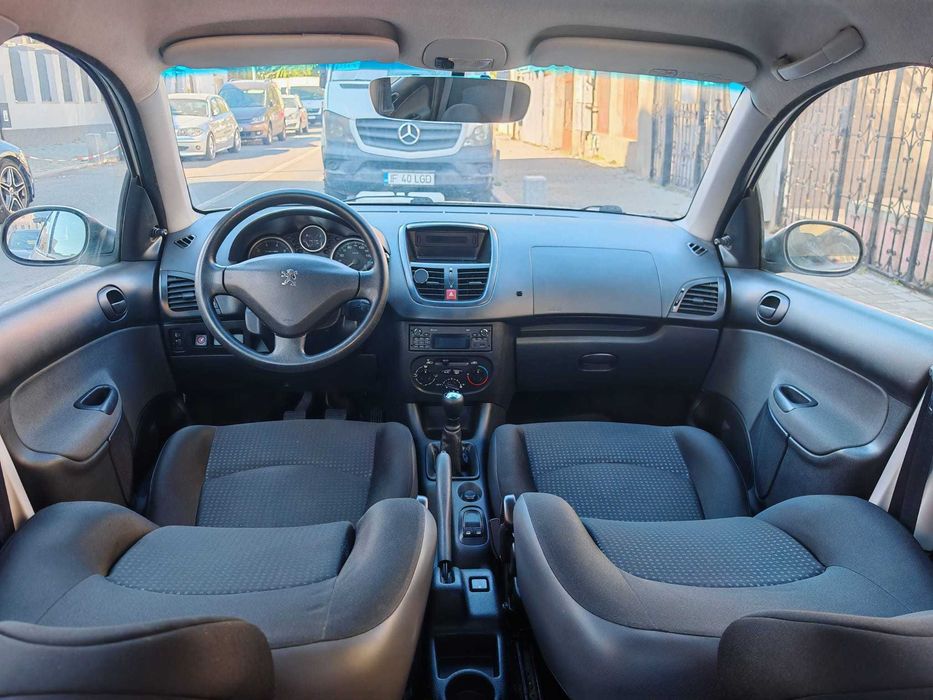 PEUGEOT  2011 — imagine 3