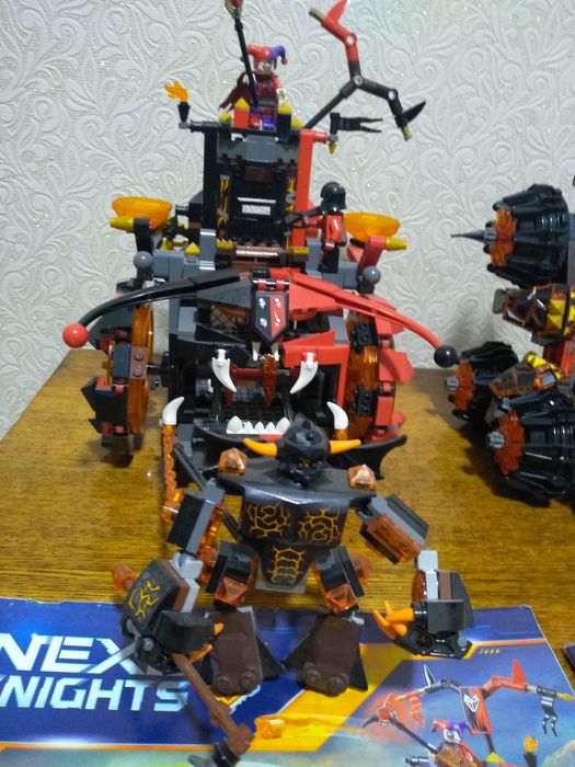 Продам фирменные Лего