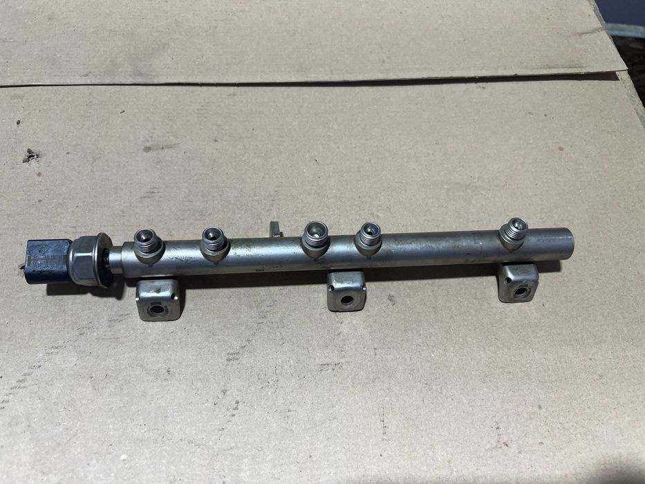 Rampa injectoare cu senzor presiune BMW Seria 1 E87 LCI 116i 90kW 122CP Cod motor N43B16A 2008 - Cod 7537319-05