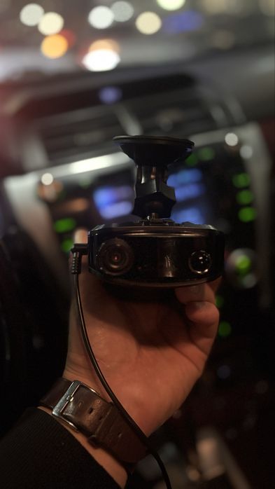 Видеорегистроатор на машине