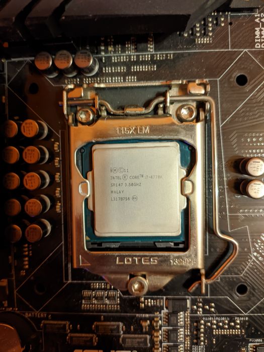 Vand (fara schimburi+pret fix) diverse componente PC,cititi descrierea