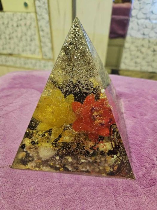 Piramida handmade 16x15 pt creștere personală