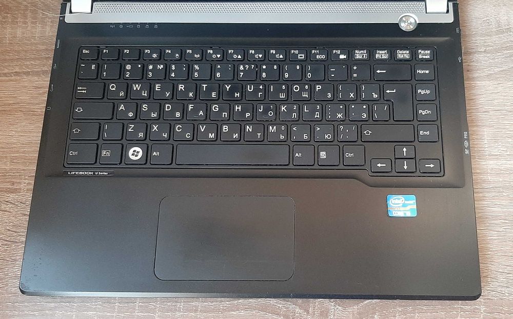 ноутбук  Fujitsu LifeBook UH552