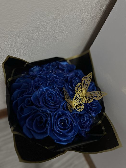 Buchet 19 trandafiri satin