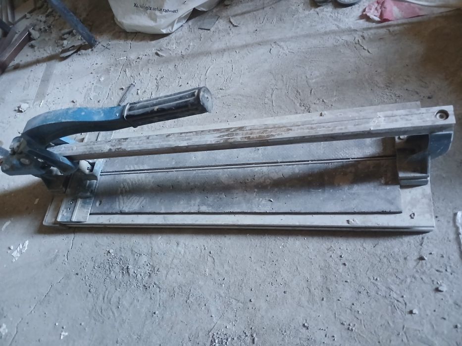 Плиткарез сотилади