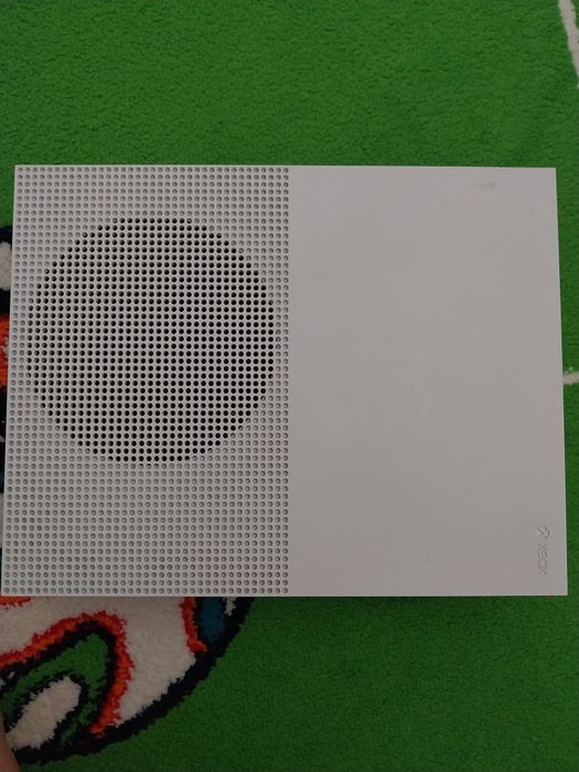 Vând xbox one s alb + maneta albă