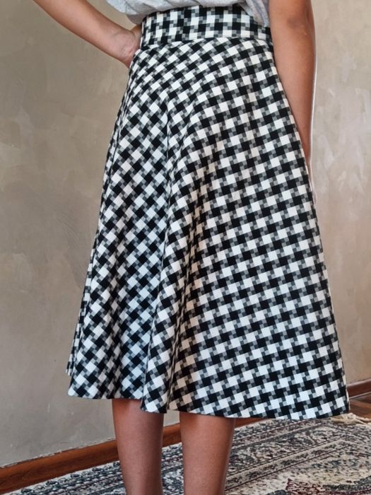 Yubka 10-11 yoshga yl1 Marta kiyilgan