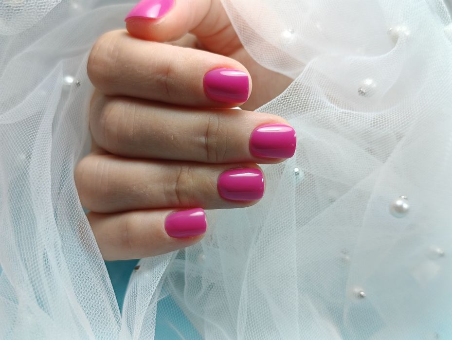 Realizez Manichiura și pedichiura in Tomești