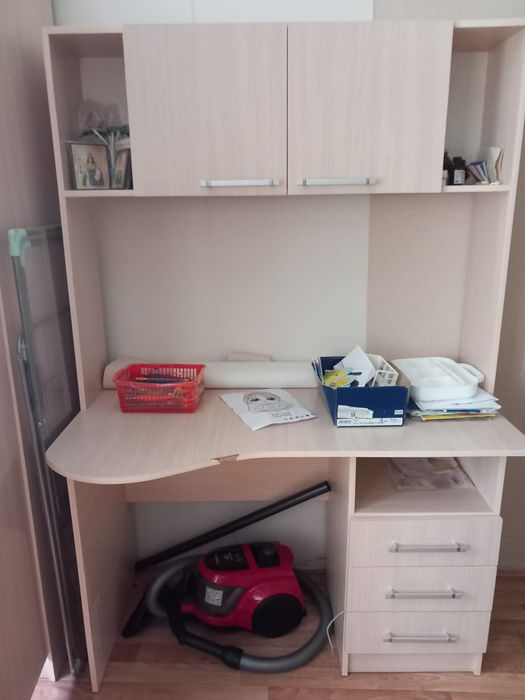 Продам школьный стол.