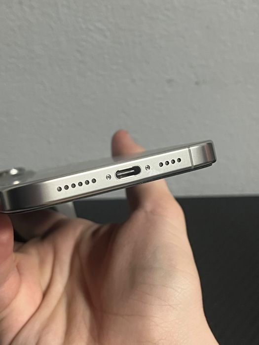 Vand Iphone 16 Pro Max impecabil / Natural Titanium