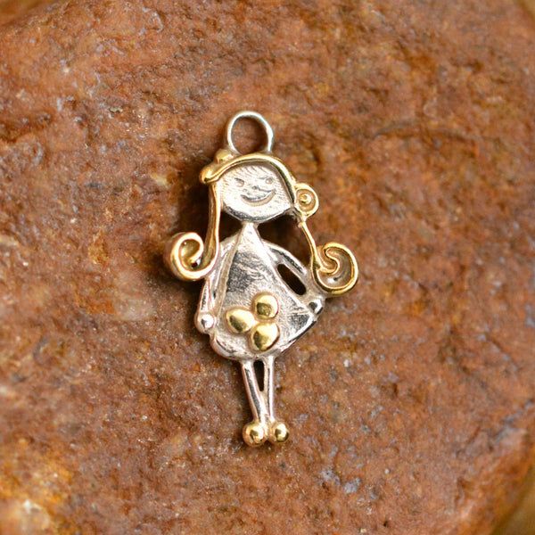 Сребърен медальон 925 със златни акценти „Момиче с цвете“