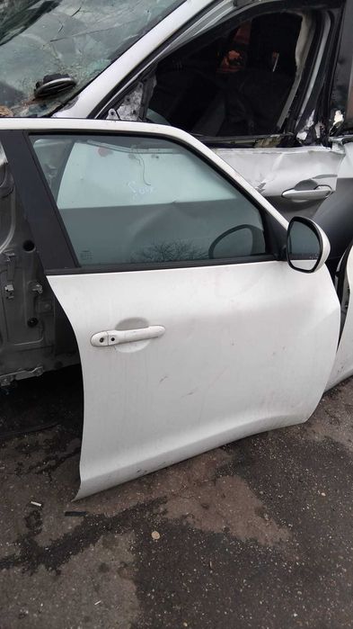 Usa stanga/dreapta fata Nissan Juke an 2011